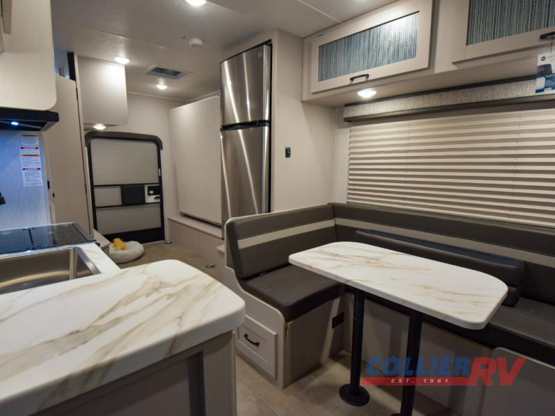 Living space in the Coachmen freeLander